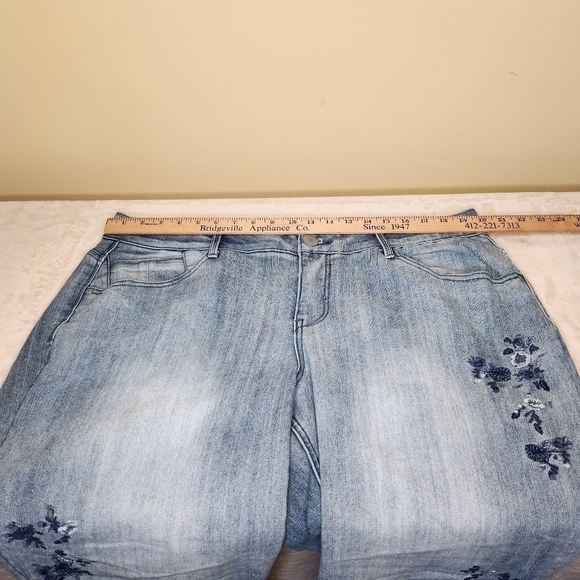 Democracy Ab"solution Embroidered Girlfriend Jeans Size 20W - Picture 8 of 14